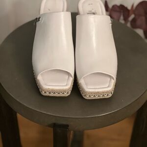 Karl Lagerfeld Elegant White Peep-Toe Mules